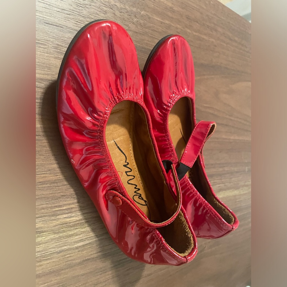 Pretty red shoes ❤️ - Picture 2 of 3